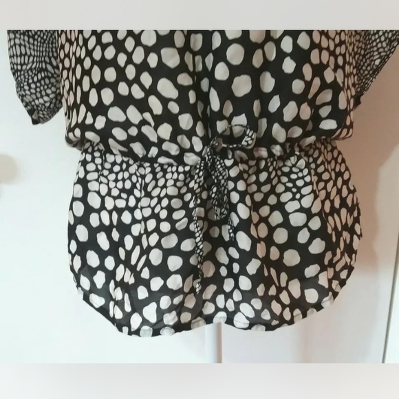 🌹bebe classy animal print 🦒 top 🌻 - Picture 4 of 9